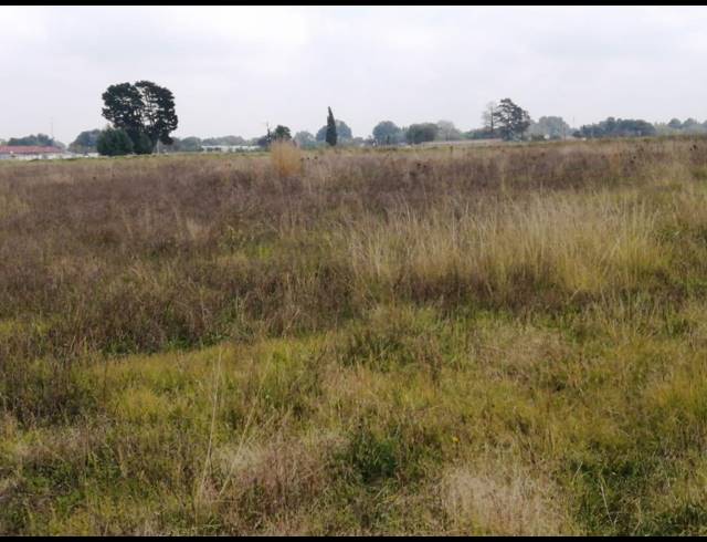 12HA SMALLHOLDING FOR SALE IN BREDELL